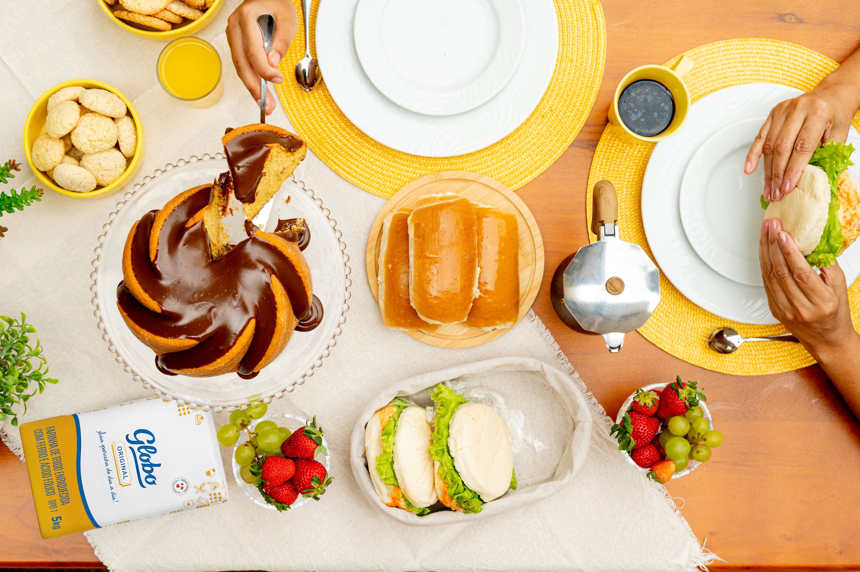 Felicidade ao preparar massas em geral e massa para pão com produtos da marca Globo.
