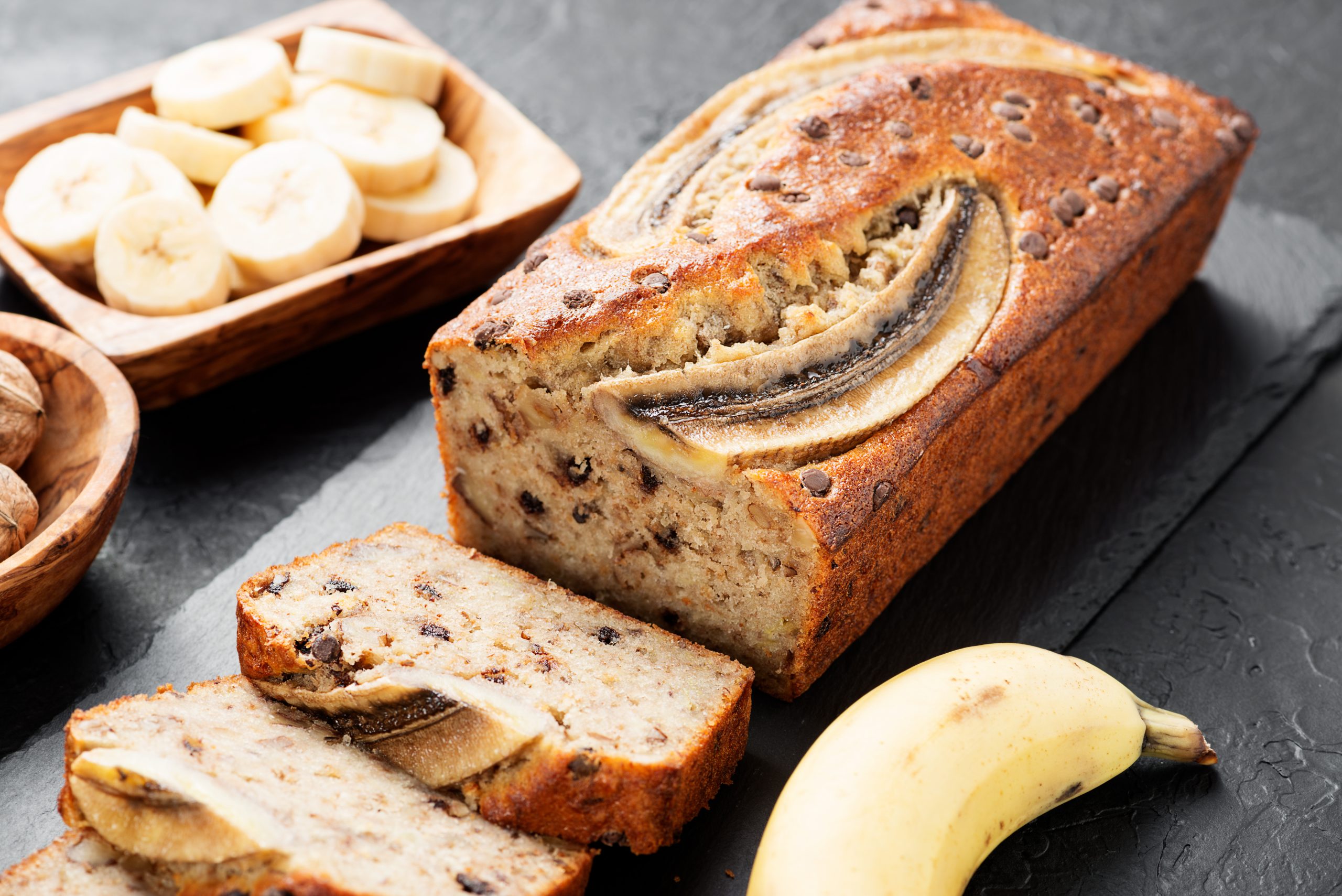 Receita de Bolo de Banana: Como fazer um bolo delicioso e fácil com bananas  caramelizadas